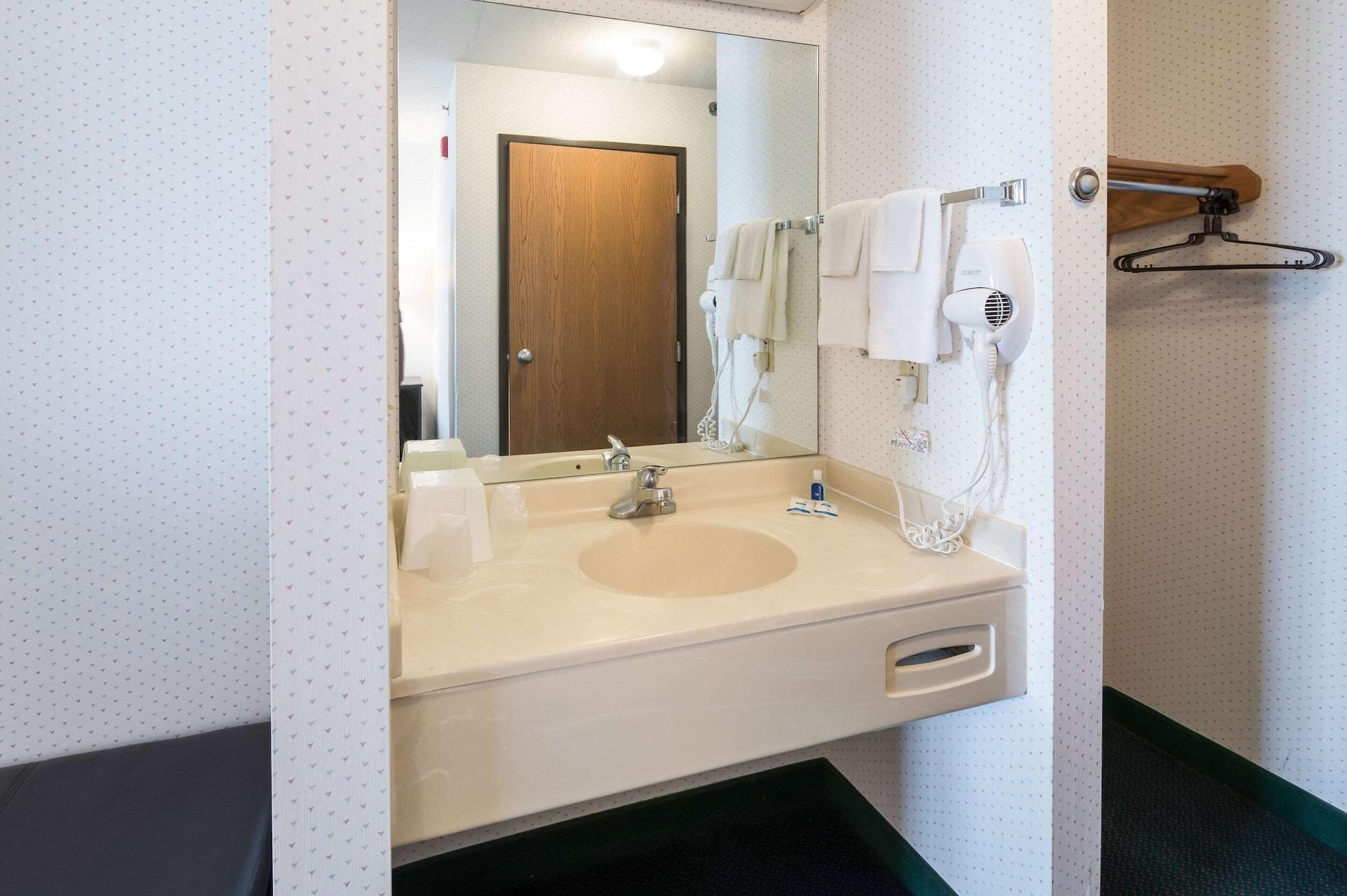 Rodeway Inn Urbana Champaign University Area Eksteriør bilde